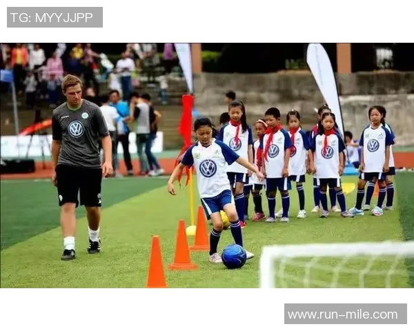 我们的足球场怎么建设才能更好地服务社区和提升青少年足球水平